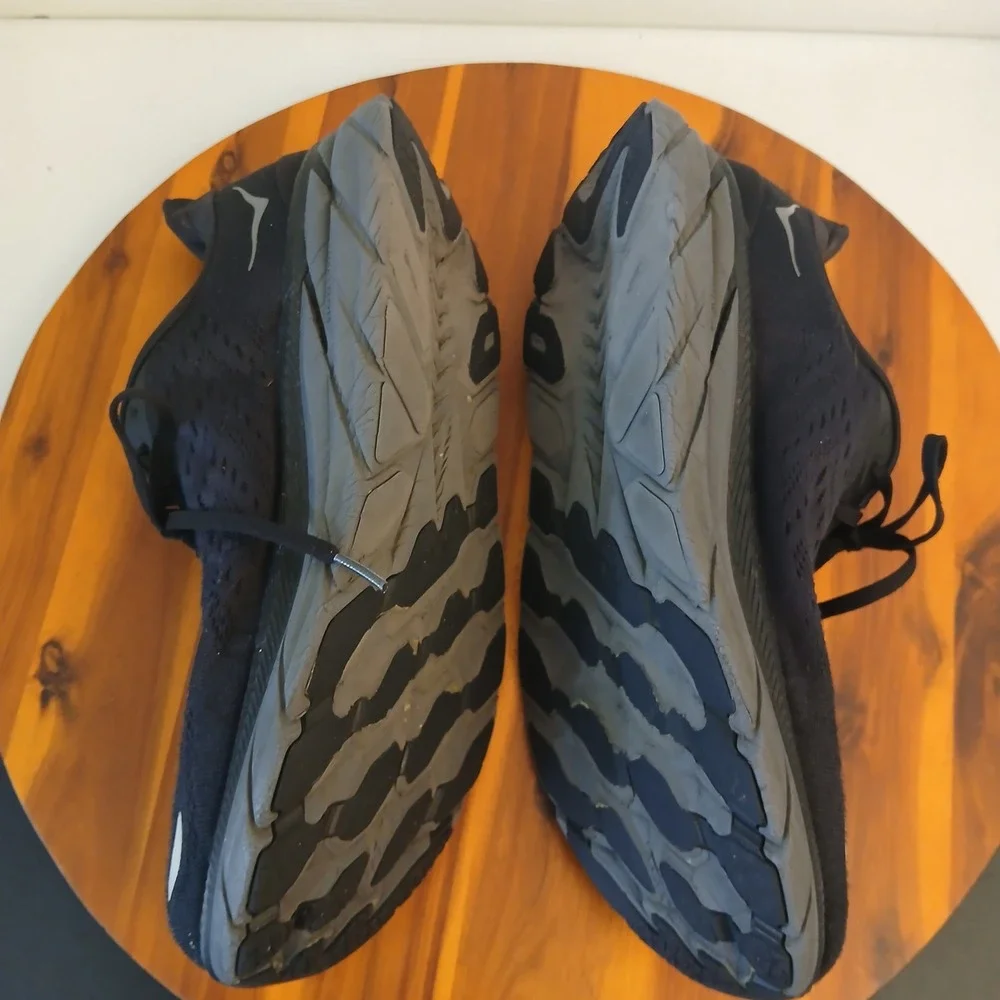 Hoka One One see images